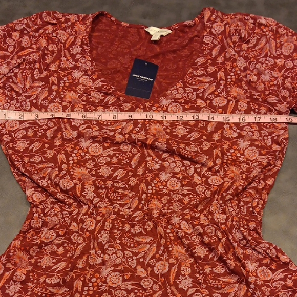 NWT. Lucky Brand Maroon Floral V-Neck Blouse - Picture 8 of 9